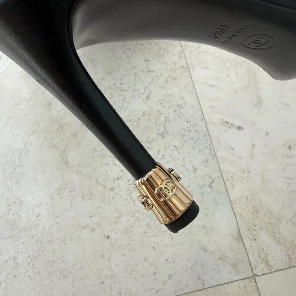 CHANEL Mary Jane Black Heels - Picture 8 of 8